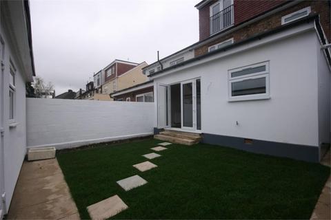 1 bedroom in a house share to rent, Rosemary Avenue, LONDON