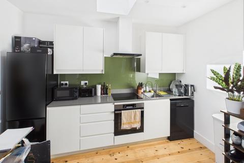 2 bedroom apartment to rent, Churchfield Road, Chalfont St. Peter, Gerrards Cross, SL9