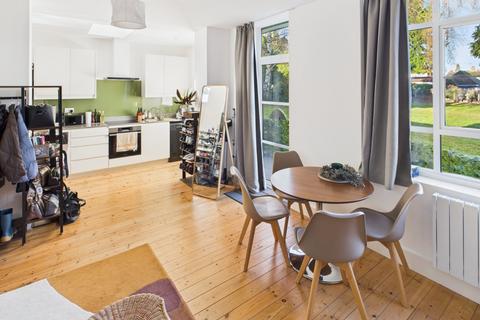 2 bedroom apartment to rent, Churchfield Road, Chalfont St. Peter, Gerrards Cross, SL9