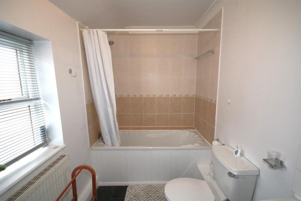 Bathroom b.JPG