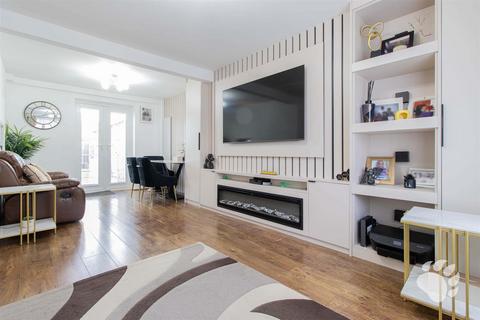 3 bedroom terraced house for sale, Maplestead, Basildon SS14