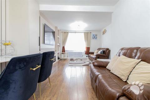 3 bedroom terraced house for sale, Maplestead, Basildon SS14