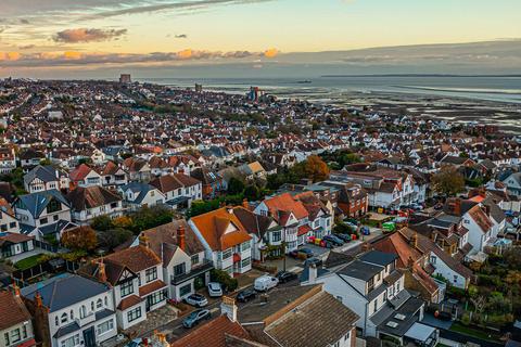 undefined, Leigh-on-sea SS9