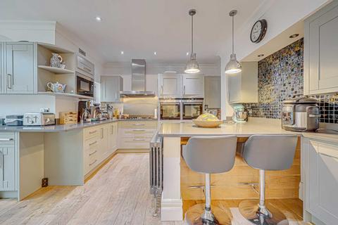 5 bedroom detached house for sale, Leigh-on-sea SS9