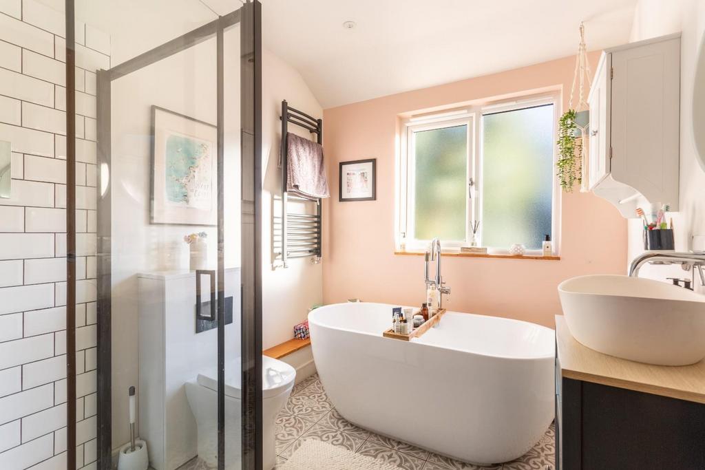 Bathroom (1).jpg