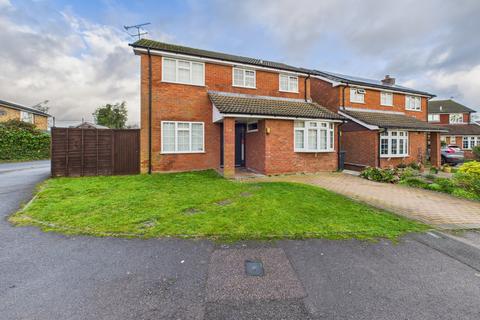 3 bedroom detached house for sale, Chilton Close, Holmer Green, Buckinghamshire, HP15 6XH