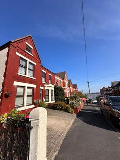 2 bedroom ground floor flat to rent, Hertford Drive, Wallasey,