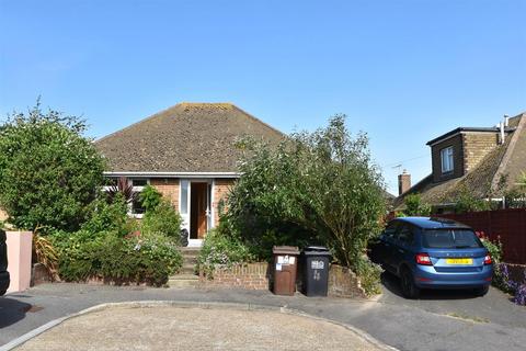 2 bedroom detached bungalow to rent, Glyne Barn Close, Bexhill-On-Sea