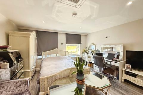 Studio for sale, High Street, Crowthorne, Berkshire