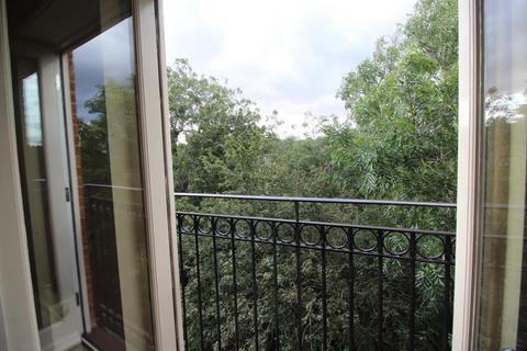 3 bedroom apartment to rent, Darwin Close, Medbourne