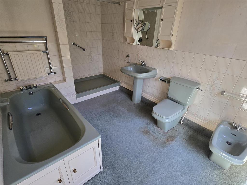 Ensuite