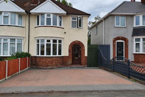 3 bedroom semi-detached house to rent, Willow Avenue, Wolverhampton