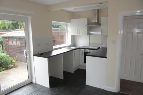 3 bedroom semi-detached house to rent, Willow Avenue, Wolverhampton