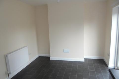 3 bedroom semi-detached house to rent, Willow Avenue, Wolverhampton