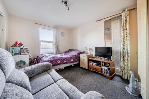 Studio for sale, Colburn Crescent, Weylea Farm, Guildford, GU4