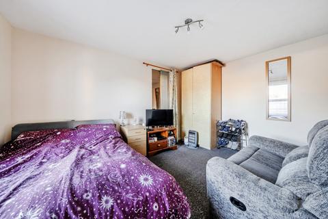 Studio for sale, Colburn Crescent, Weylea Farm, Guildford, GU4