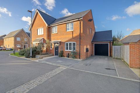 3 bedroom semi-detached house for sale, Sandpiper Road, Chichester, PO20