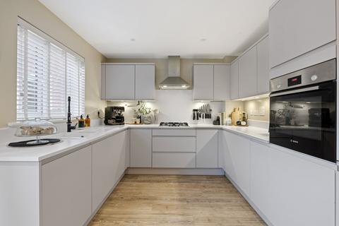 3 bedroom semi-detached house for sale, Sandpiper Road, Chichester, PO20