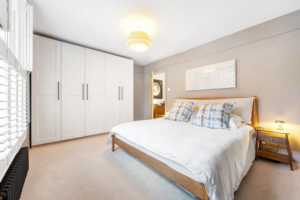 Bedroom 1 (3).JPG