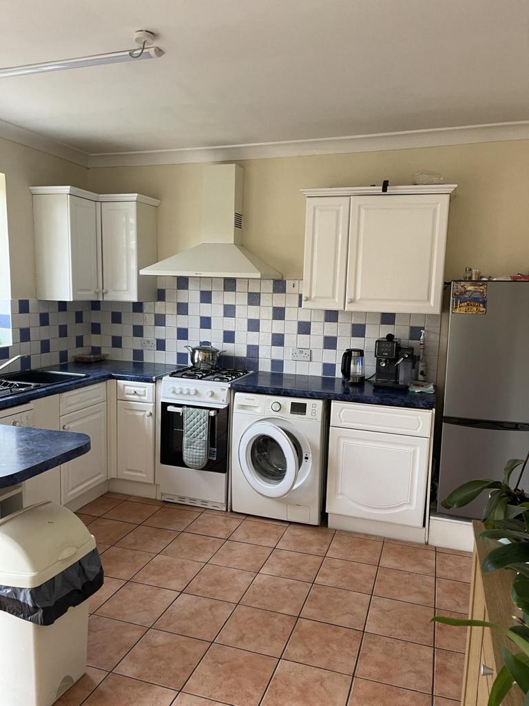 3 bed semi-detached house to rent