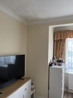 3 bedroom semi-detached house to rent, Hounslow, Middlesex TW3