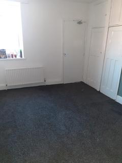 3 bedroom flat to rent, Axbridge Gardens, Elswick NE4