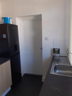 3 bedroom flat to rent, Axbridge Gardens, Elswick NE4