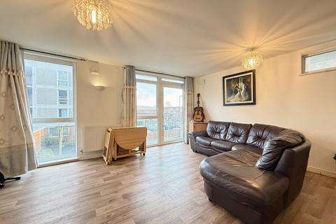 2 bedroom flat to rent, Jasper Avenue, London, W7