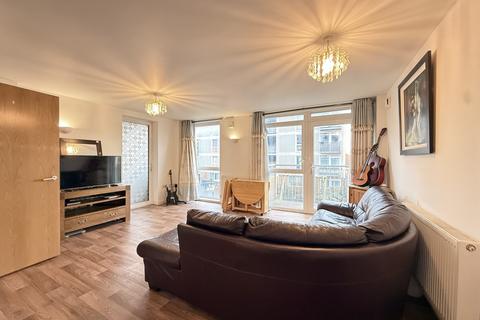 2 bedroom flat to rent, Jasper Avenue, London, W7