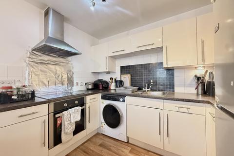 2 bedroom flat to rent, Jasper Avenue, London, W7