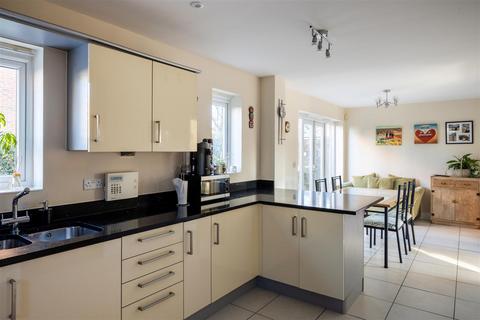6 bedroom detached house for sale, The Moors, Redhill