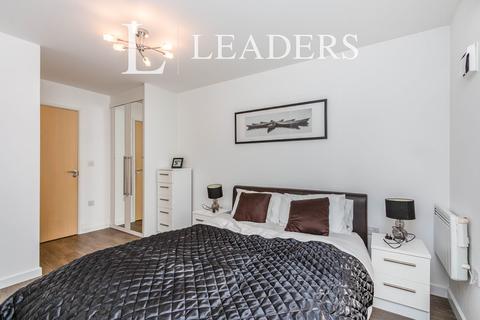 2 bedroom flat to rent, Bradfield House, Bradfield Close, Woking, GU22