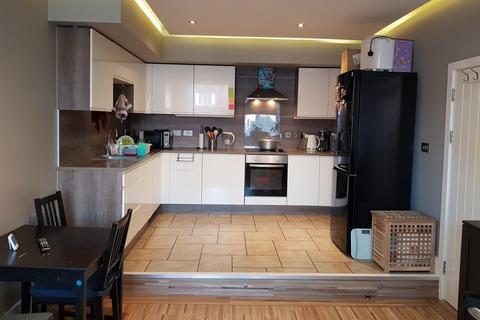 1 bedroom flat to rent, Church Road, Ashford TW15