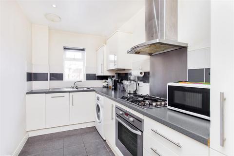 2 bedroom flat to rent, Uxbridge Road, Hayes