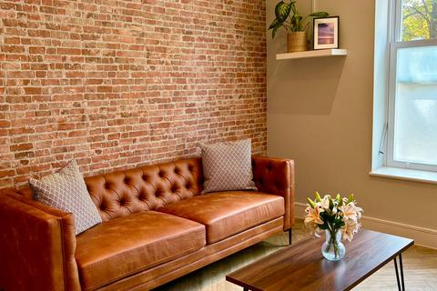 Studio to rent, at Hanger Lane, 15 Hanger Lane W5