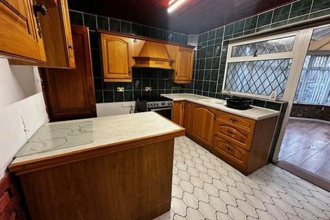 3 bedroom house to rent, 14 St Saviours Road