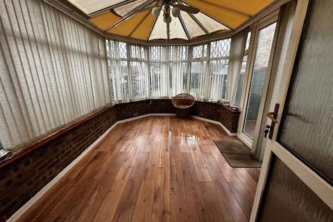 3 bedroom house to rent, 14 St Saviours Road