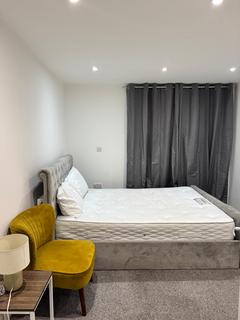 1 bedroom in a house share to rent, Old Kent Road, London SE15