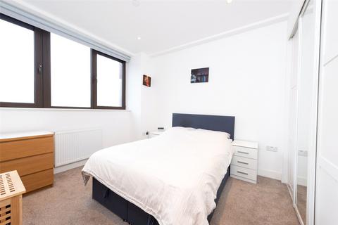 1 bedroom apartment for sale, Streatham High Road, London SW16