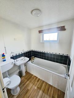 1 bedroom flat to rent, Slimbridge Close, Redditch