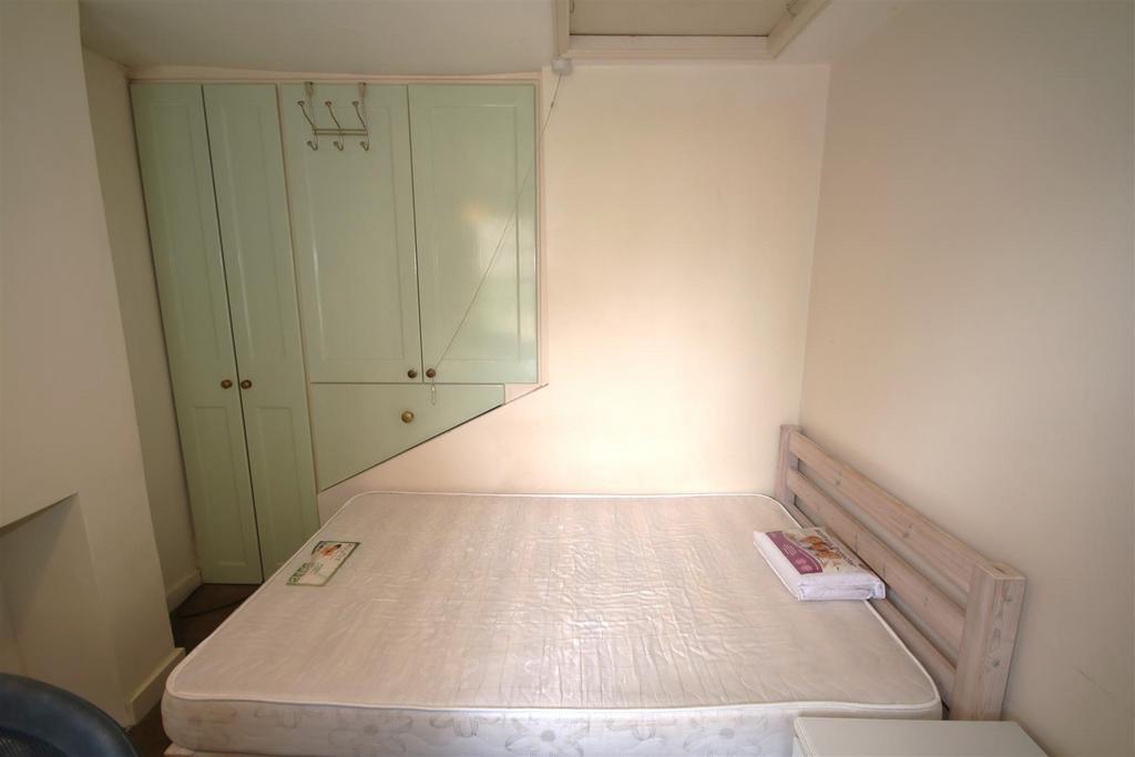 Bedroom 3a.JPG