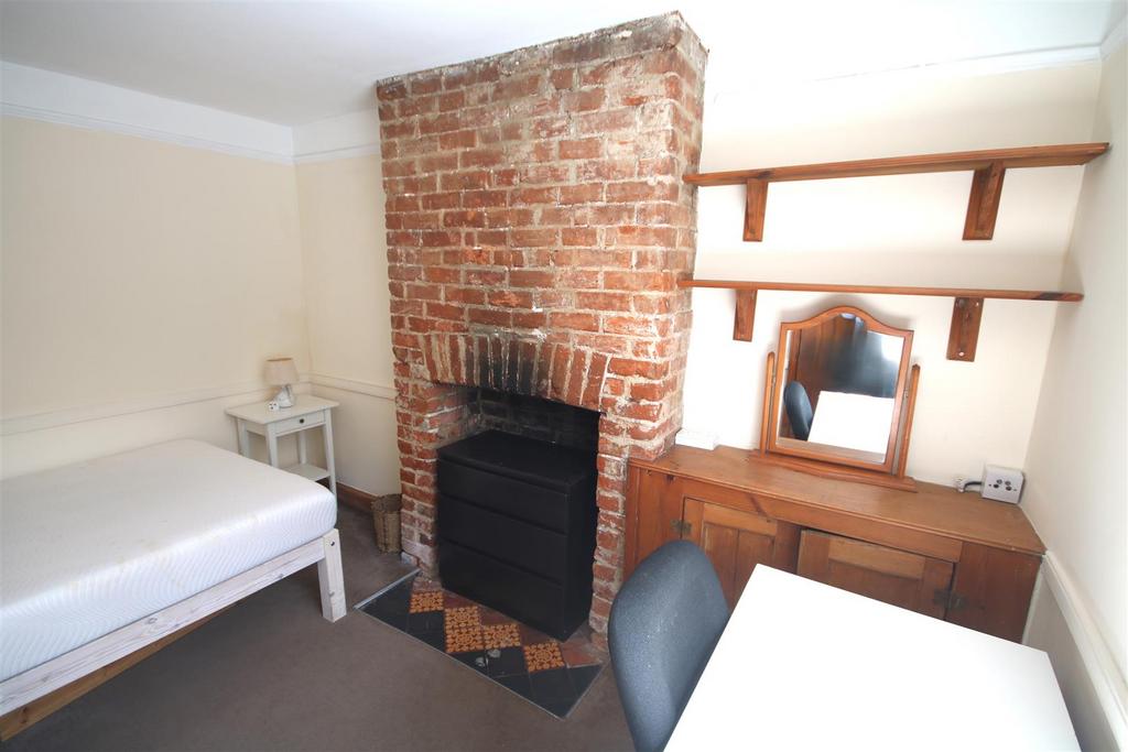 Bedroom 1a.JPG