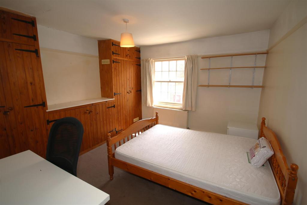 Bedroom 2b.JPG