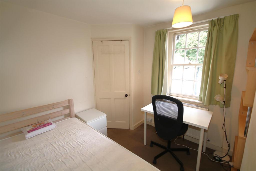 Bedroom 3b.JPG