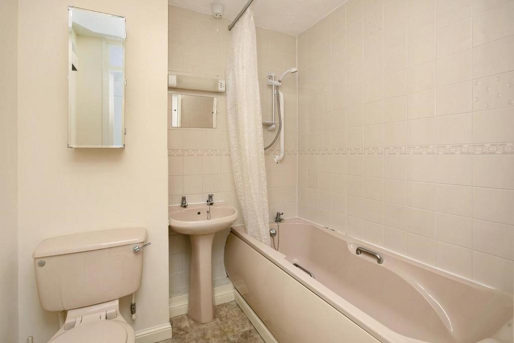 Bathroom (Large).jpg