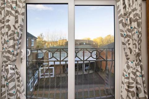 2 bedroom flat to rent, Tower Street, Taunton TA1