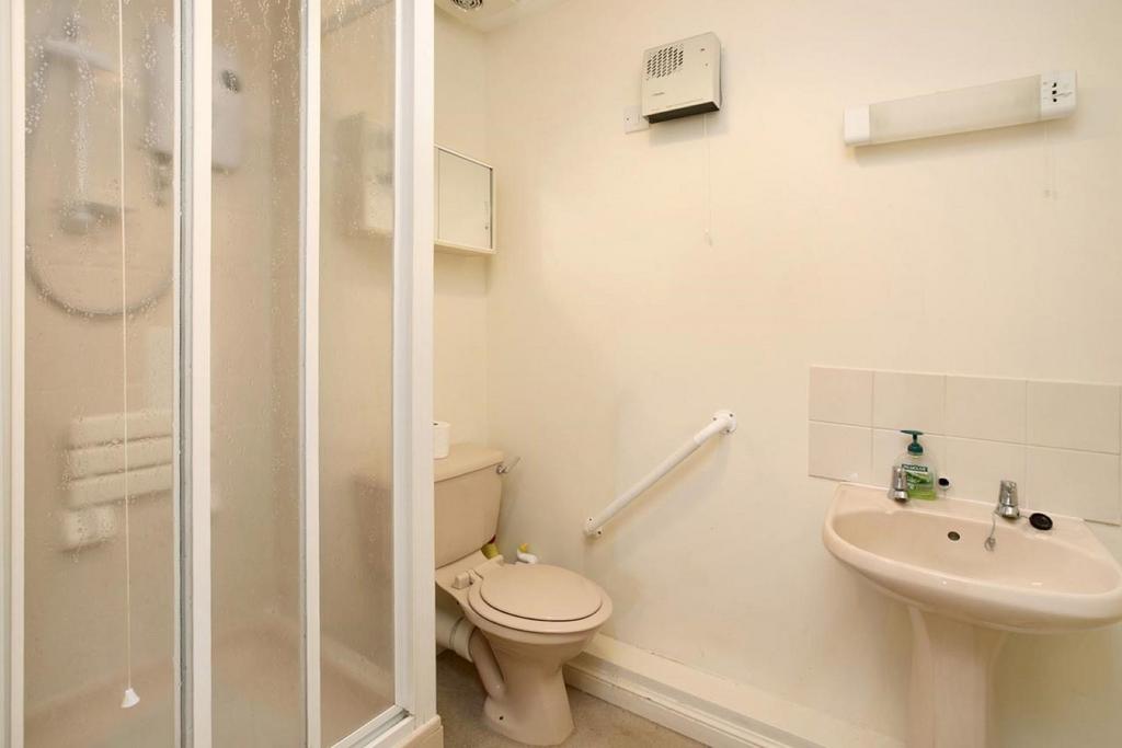 En-Suite Shower Room (Large).jpg