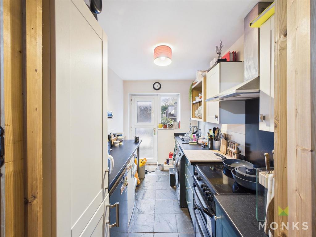 CAM01348 G0-PR0775-STILL003.jpg