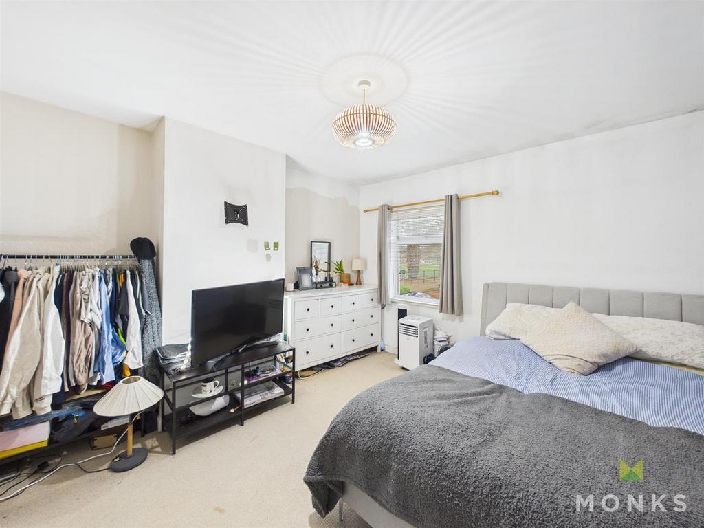 CAM01348 G0-PR0775-STILL006.jpg