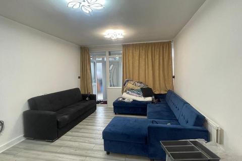 5 bedroom semi-detached house to rent, Logan Road, Wembley HA9